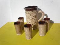 Jarra de ceramica y 5 vasos